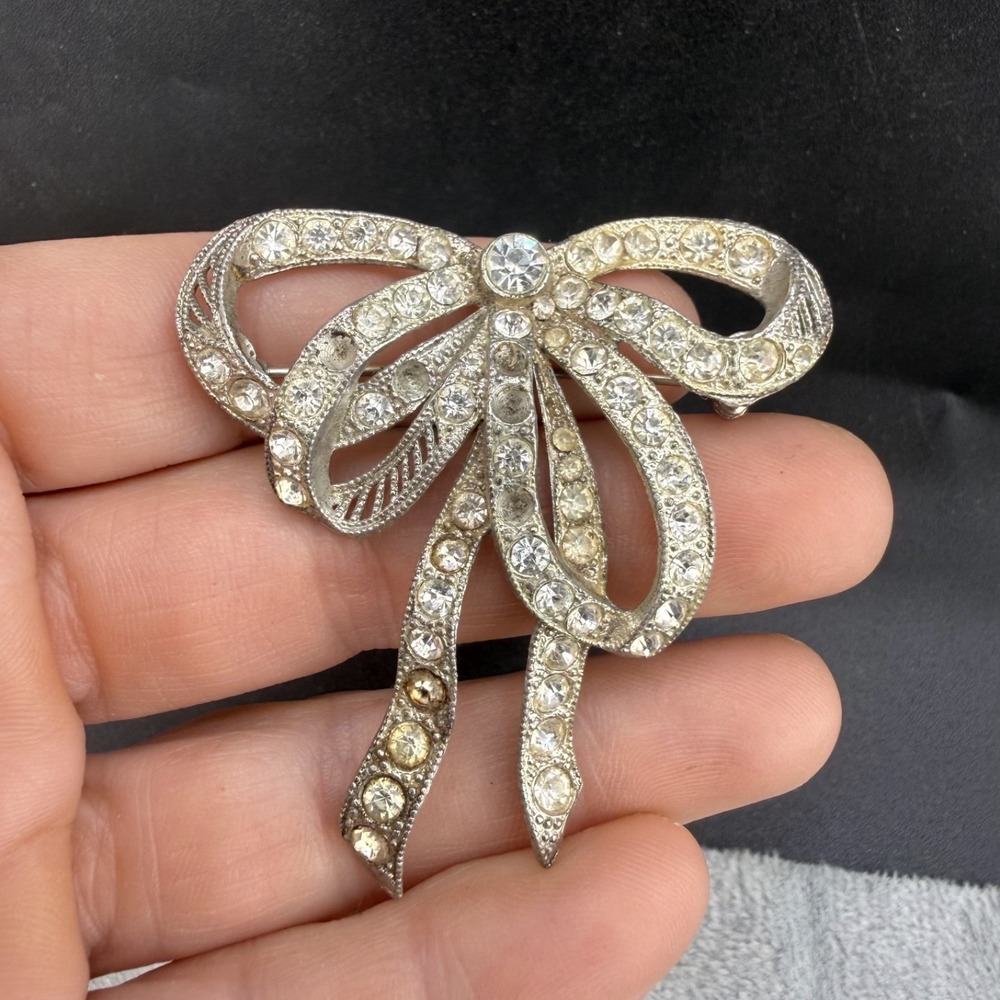Vintage Estate Brooch Silver Tone Pot Metal Rhinestone Bow READ